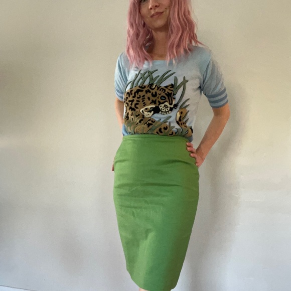 Unique, vintage leopard sweater top with striped sleeve tips! - Picture 5 of 5
